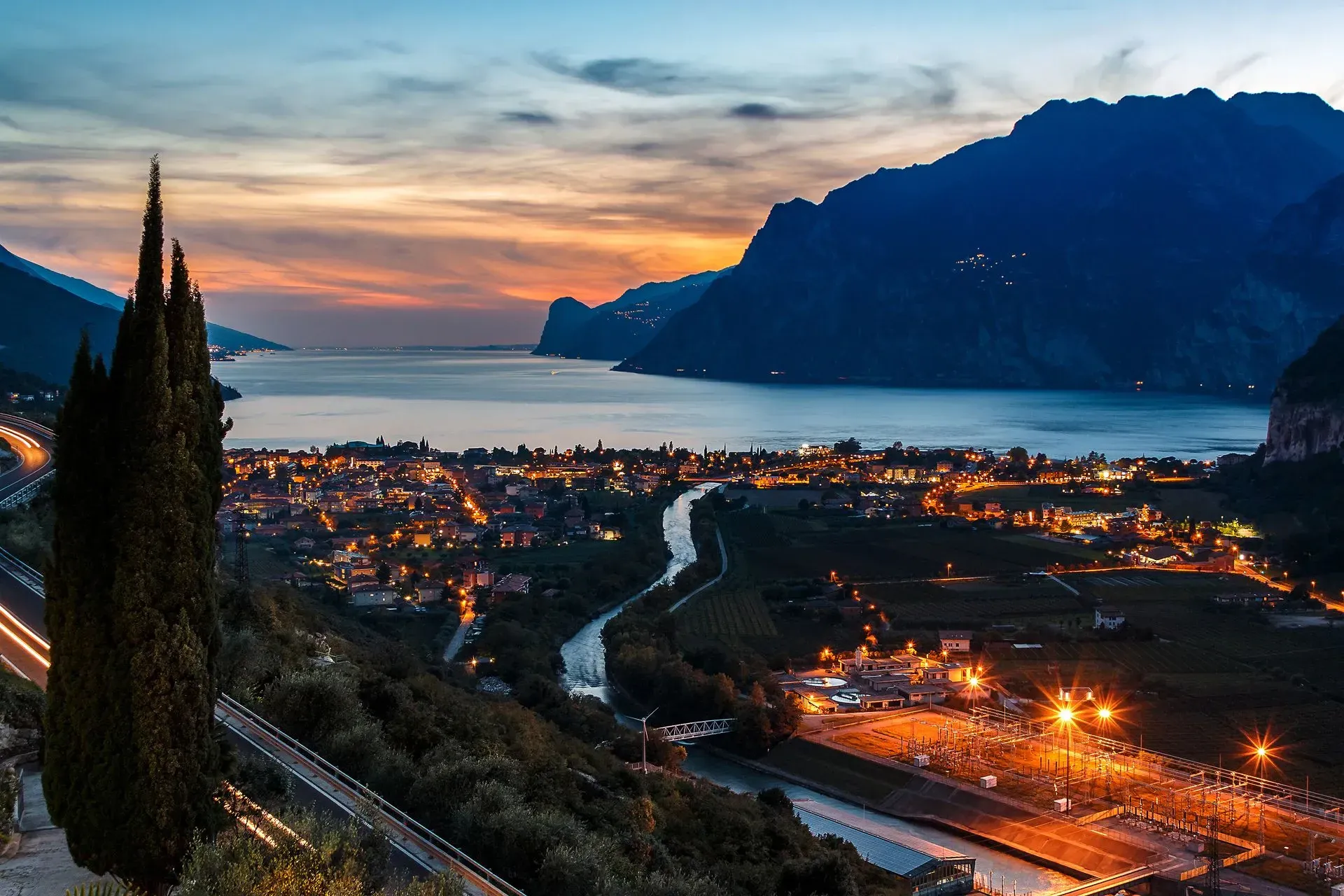 Torbole e il lago al tramonto visti dall'hotel