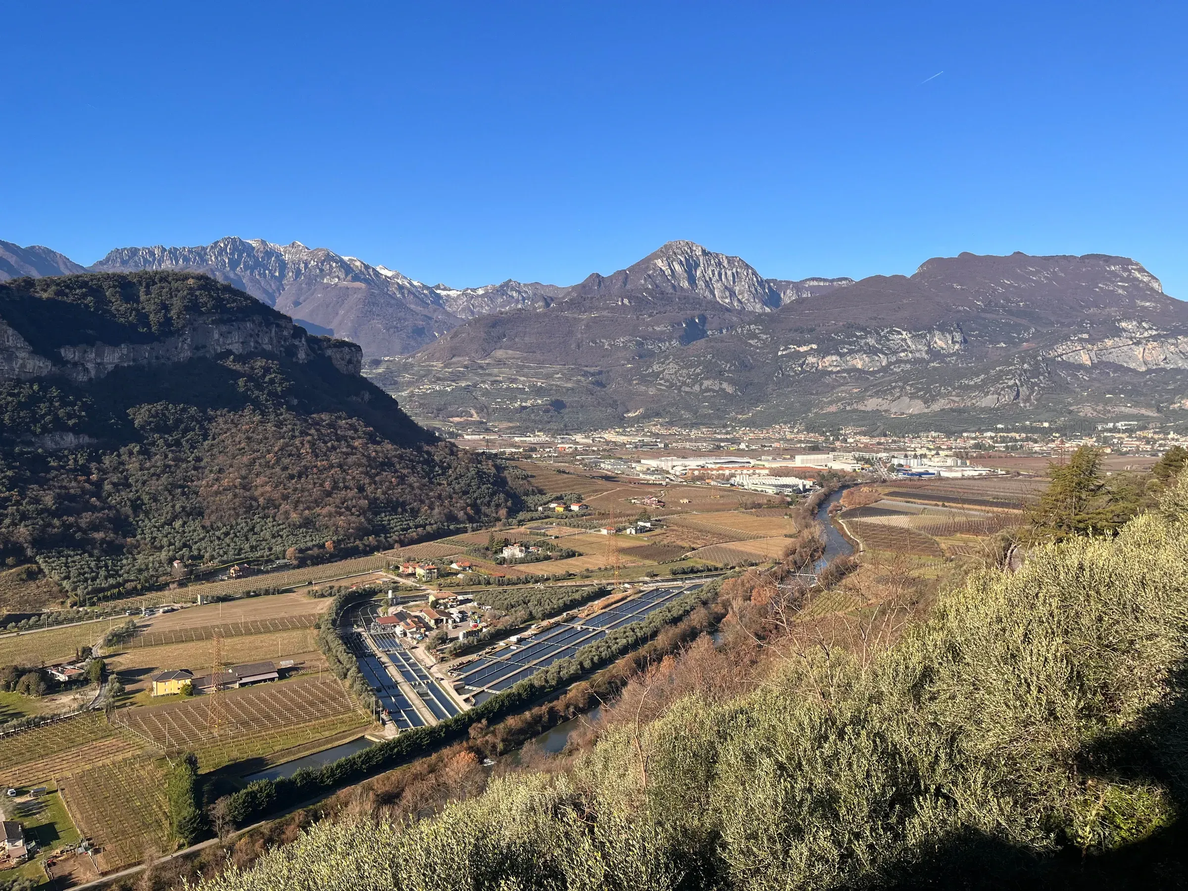 La valle del Sarca e le montagne dal balcone della Standard lato monte
